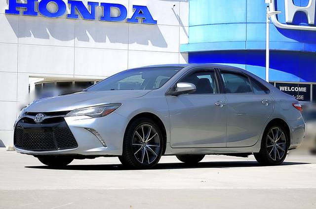 2017 Toyota Camry XSE V6 FWD photo
