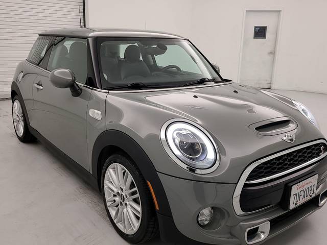 2016 MINI Hardtop 2 Door S FWD photo