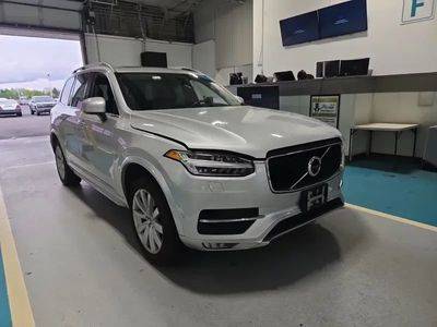 2017 Volvo XC90 Momentum AWD photo