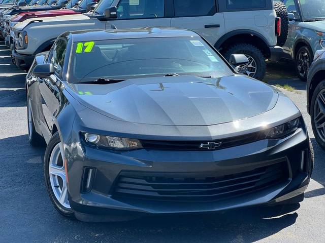 2017 Chevrolet Camaro 1LT RWD photo
