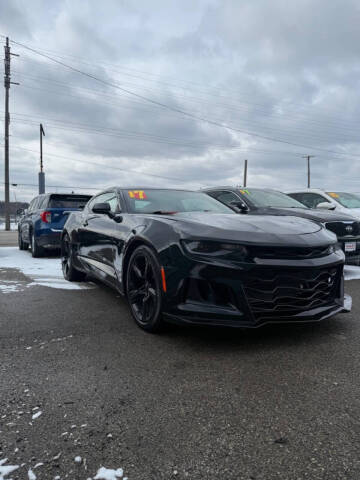 2017 Chevrolet Camaro 2LT RWD photo