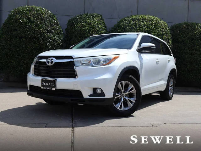 2016 Toyota Highlander LE Plus FWD photo