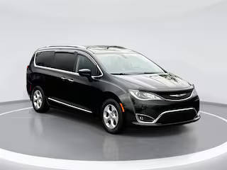 2017 Chrysler Pacifica Minivan Touring-L Plus FWD photo