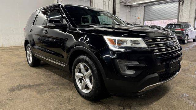 2017 Ford Explorer XLT 4WD photo