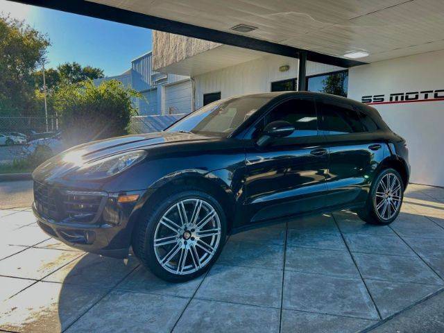 2017 Porsche Macan AWD photo