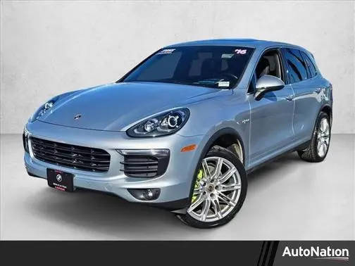 2016 Porsche Cayenne S E-Hybrid AWD photo