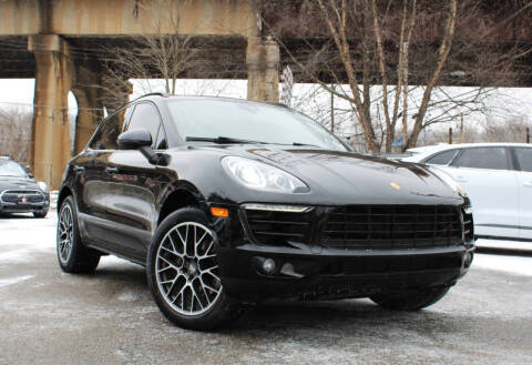 2017 Porsche Macan  AWD photo