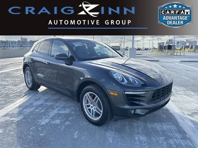 2017 Porsche Macan  AWD photo