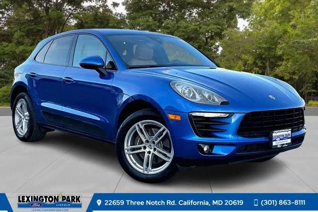 2017 Porsche Macan  AWD photo