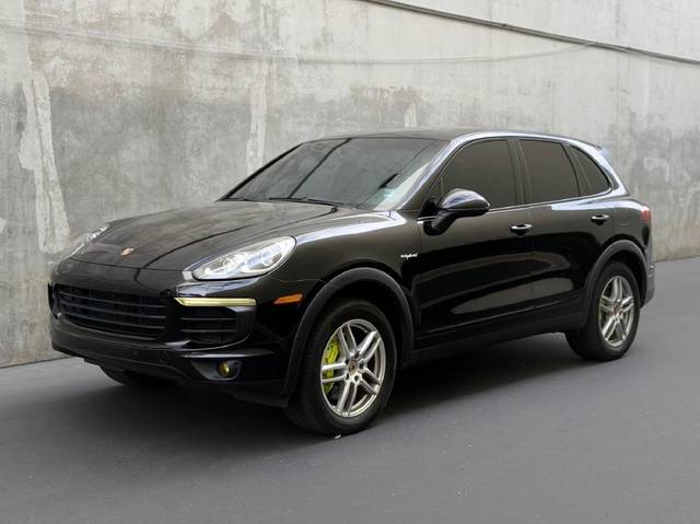 2017 Porsche Cayenne S E-Hybrid Platinum Edition AWD photo