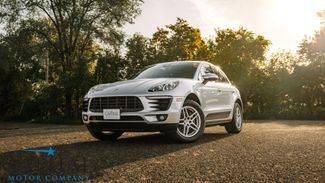 2017 Porsche Macan  AWD photo