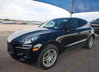 2017 Porsche Macan  AWD photo