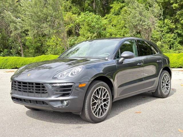 2017 Porsche Macan  AWD photo
