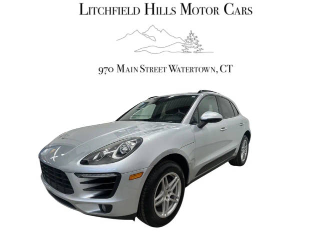 2017 Porsche Macan  AWD photo