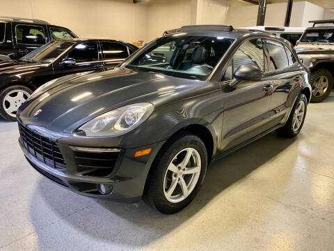 2017 Porsche Macan  AWD photo