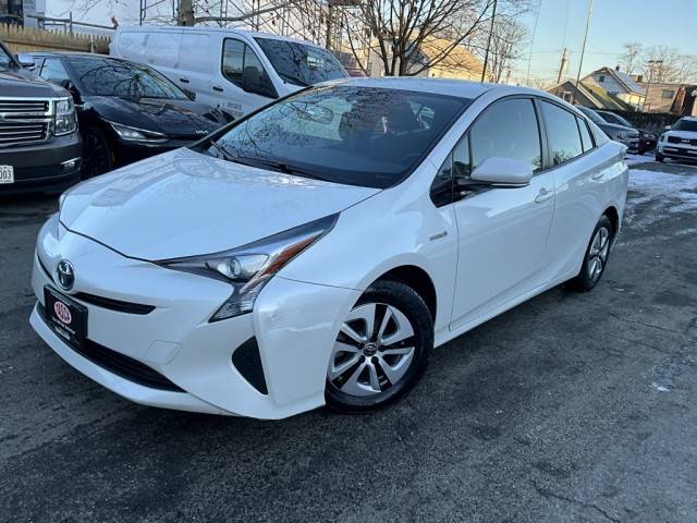 2016 Toyota Prius Three FWD photo