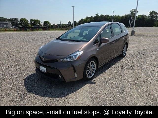2017 Toyota Prius v Five FWD photo