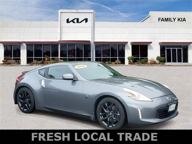 2016 Nissan 370Z  RWD photo