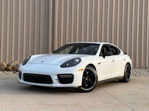 2016 Porsche Panamera GTS AWD photo