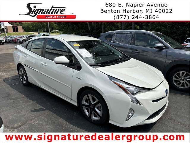 2016 Toyota Prius Four Touring FWD photo