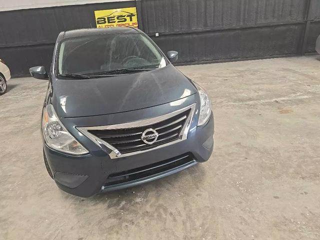 2016 Nissan Versa S FWD photo