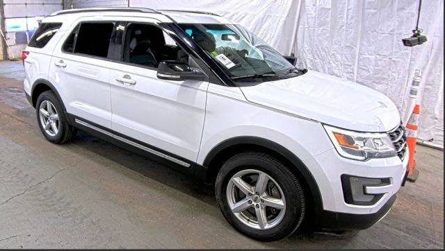 2017 Ford Explorer XLT 4WD photo