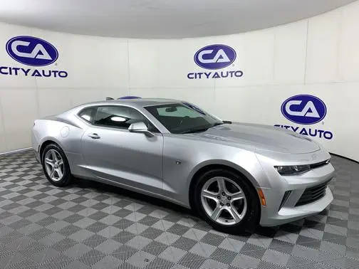 2017 Chevrolet Camaro 1LT RWD photo