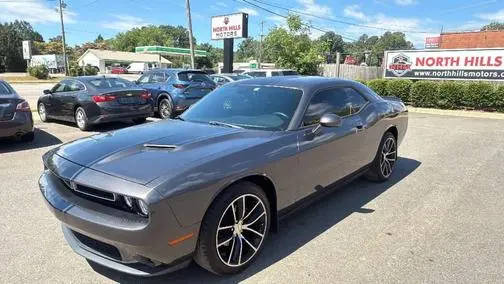 2015 Dodge Challenger SXT RWD photo