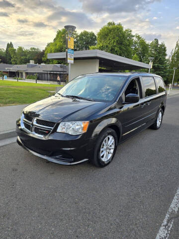 2015 Dodge Grand Caravan SXT FWD photo