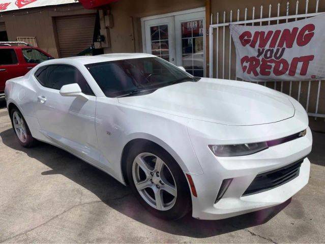 2017 Chevrolet Camaro 1LT RWD photo