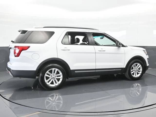 2017 Ford Explorer XLT FWD photo