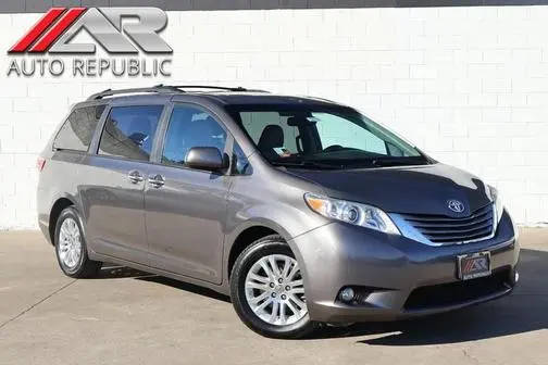 2016 Toyota Sienna XLE FWD photo