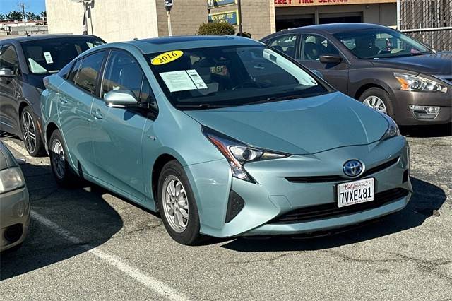 2016 Toyota Prius Four FWD photo