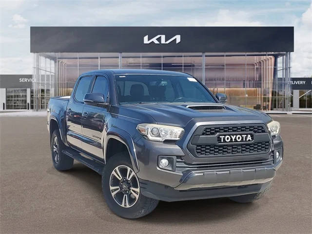 2016 Toyota Tacoma SR 4WD photo