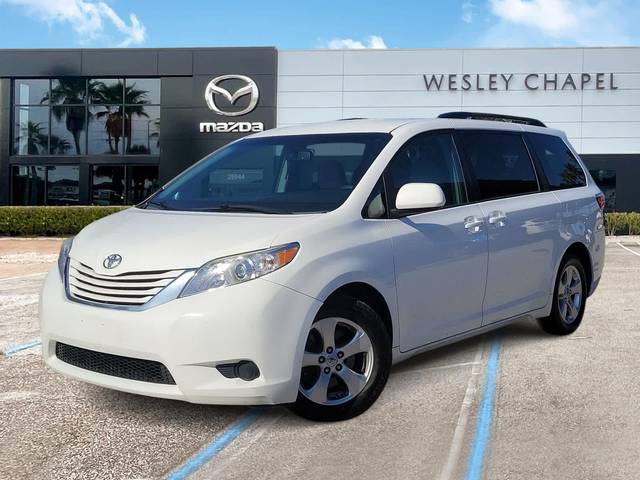 2015 Toyota Sienna LE FWD photo