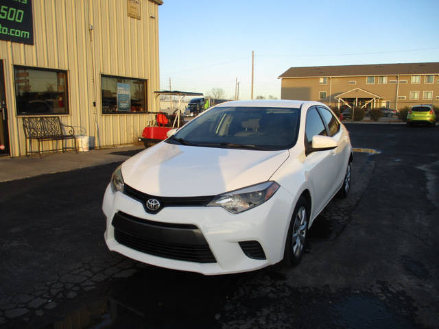 2015 Toyota Corolla  FWD photo
