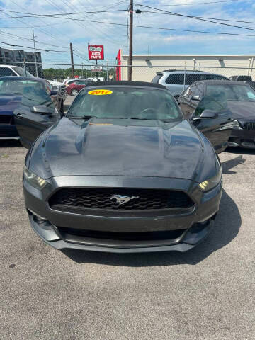 2017 Ford Mustang V6 RWD photo