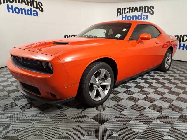 2016 Dodge Challenger SXT RWD photo