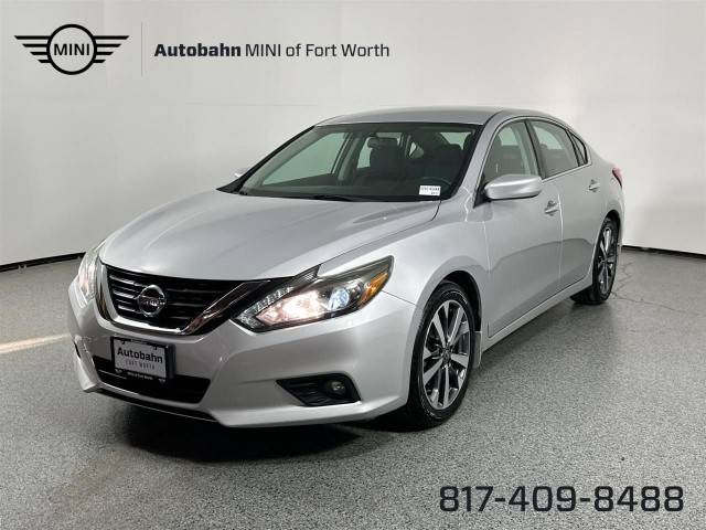 2016 Nissan Altima 2.5 SR FWD photo