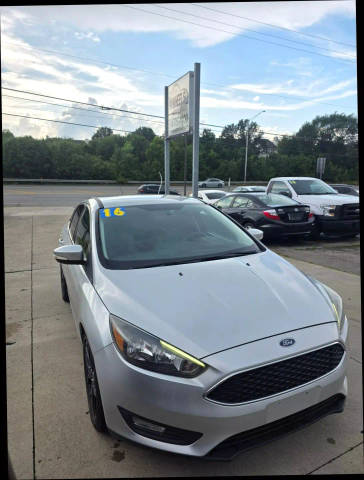 2016 Ford Focus SE FWD photo