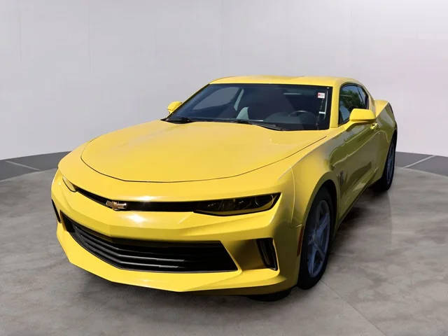 2017 Chevrolet Camaro 1LT RWD photo