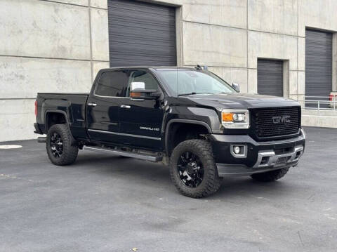 2016 GMC Sierra 2500HD Denali 4WD photo