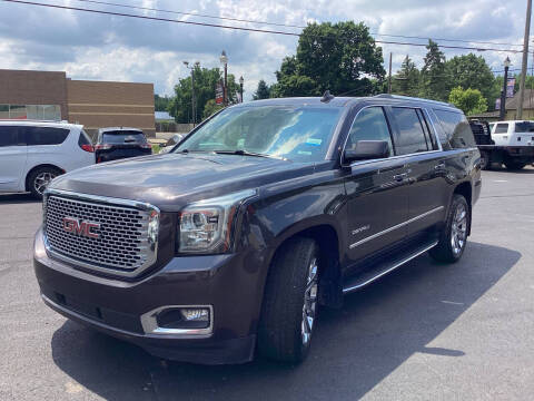 2016 GMC Yukon XL Denali 4WD photo