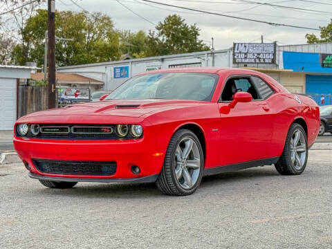 2016 Dodge Challenger R/T RWD photo