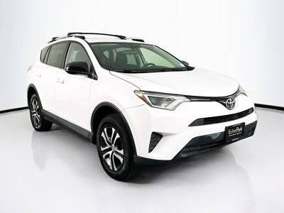 2016 Toyota RAV4 LE FWD photo