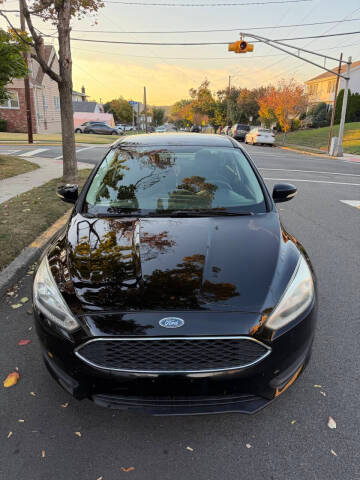 2016 Ford Focus SE FWD photo