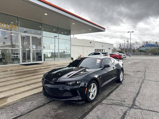 2017 Chevrolet Camaro 1LT RWD photo