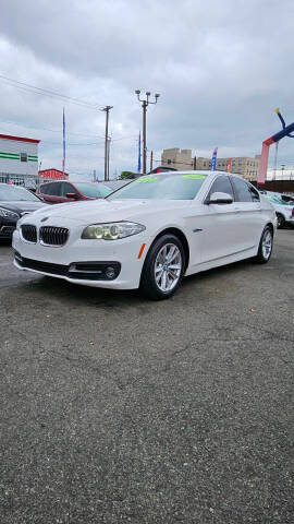 2016 BMW 5 Series 528i RWD photo