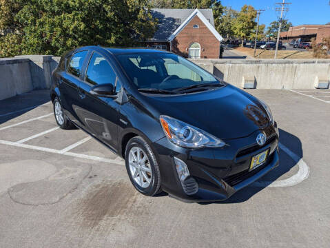 2016 Toyota Prius c Three FWD photo