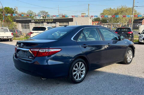 2017 Toyota Camry Hybrid XLE FWD photo
